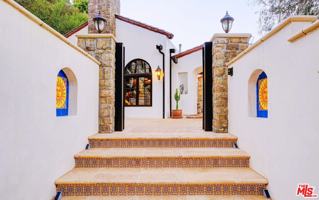 featured image of 2570 Nichols Canyon Rd