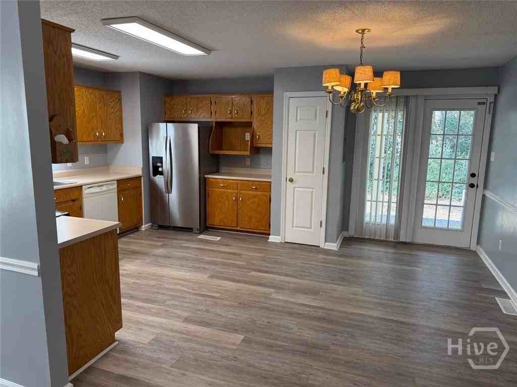 409 Georgia Ave - Photo 6 of 16