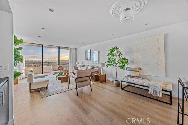 343 Pioneer Dr #1101 - Photo 3 of 8