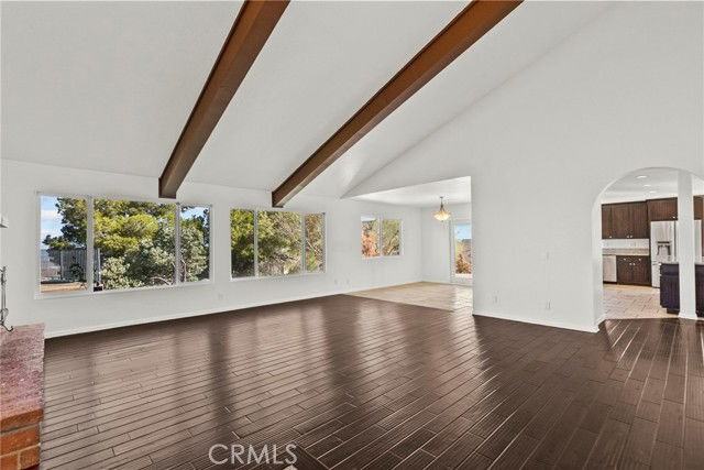 1138 Lakeview Dr - Photo 2 of 8
