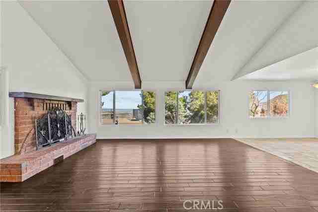 1138 Lakeview Dr - Photo 3 of 8