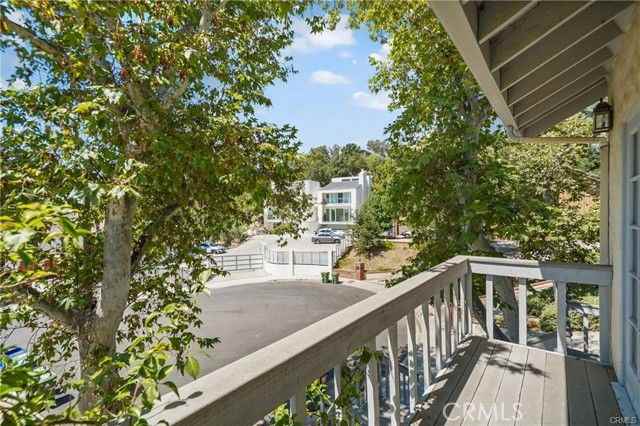 22755 Dale Ct - Photo 2 of 8