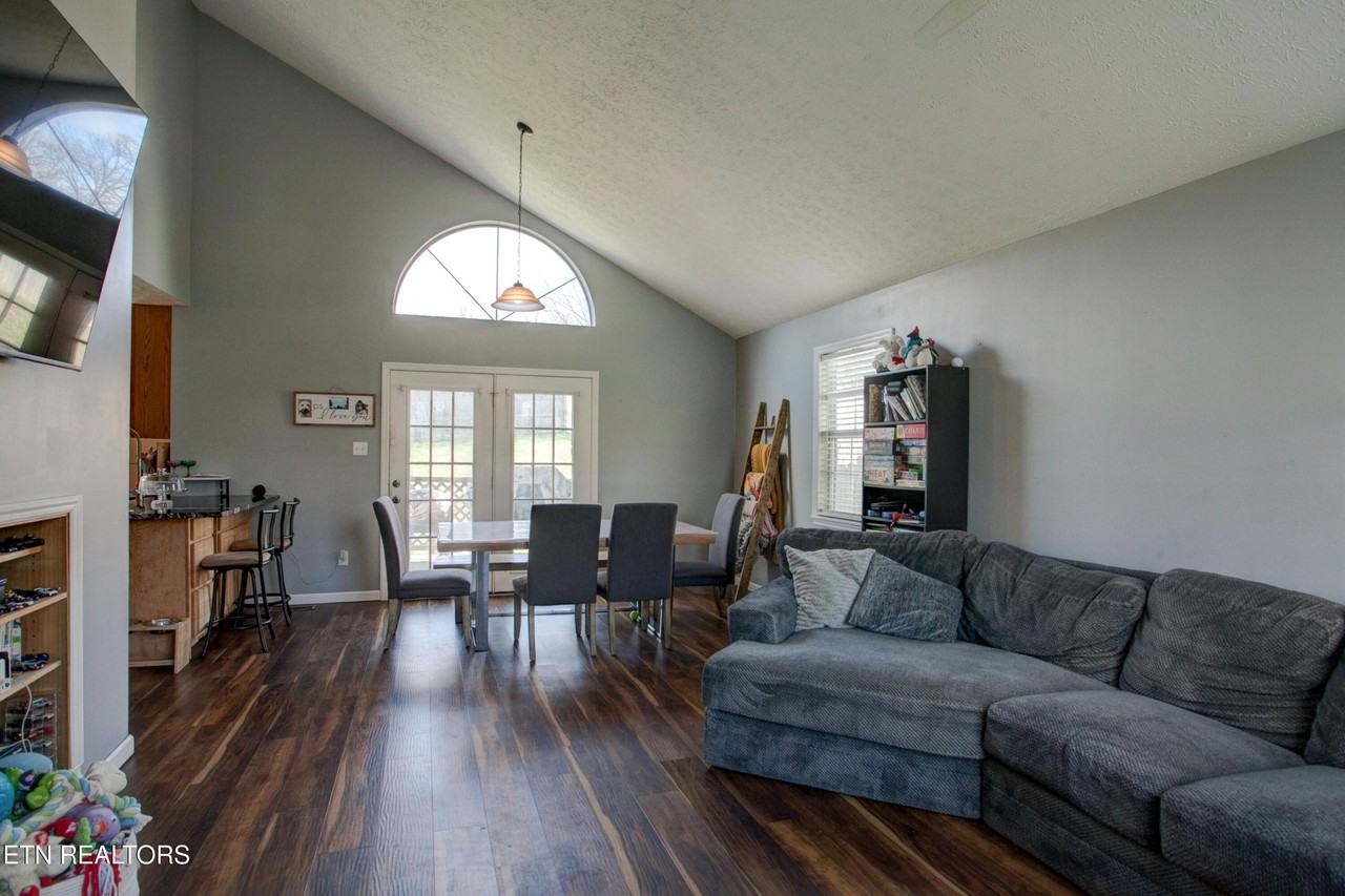 213 Mount David Dr - Photo 4 of 31