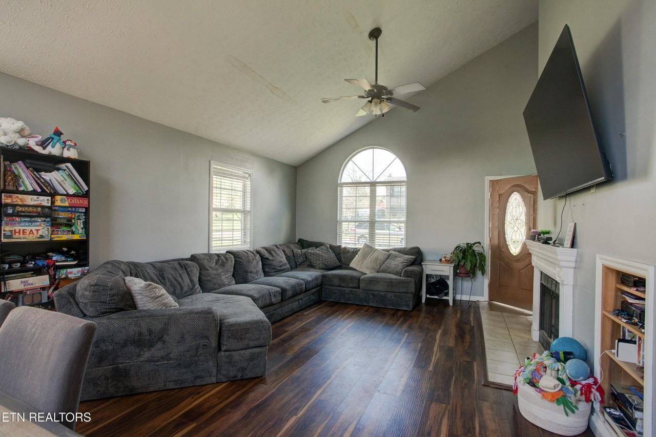 213 Mount David Dr - Photo 5 of 31