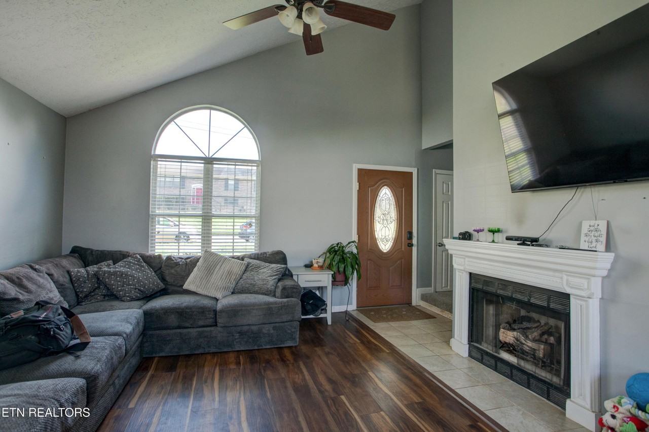 213 Mount David Dr - Photo 6 of 31