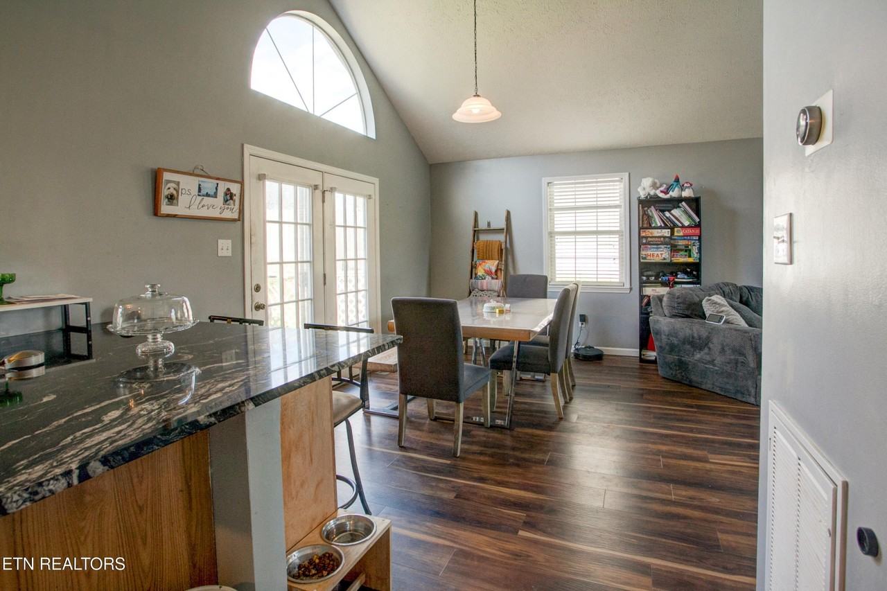 213 Mount David Dr - Photo 7 of 31