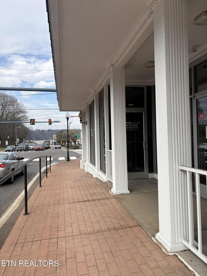 100 E Race St - Photo 3 of 19