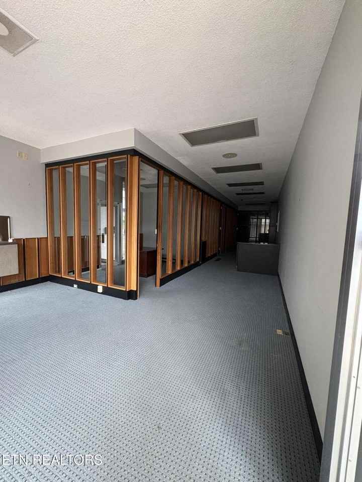 100 E Race St - Photo 5 of 19