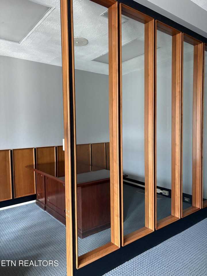 100 E Race St - Photo 7 of 19