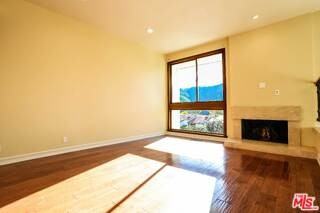 17097 Palisades Cir - Photo 2 of 8