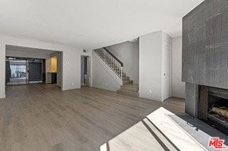 1044 20th St #C - Photo 2 of 8