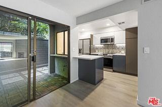 1044 20th St #C - Photo 6 of 8