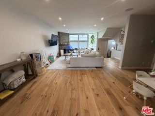 1128 22nd St #3 - Photo 3 of 8