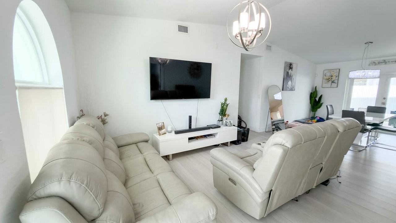 17228 Nw 72nd Ct - Photo 3 of 8