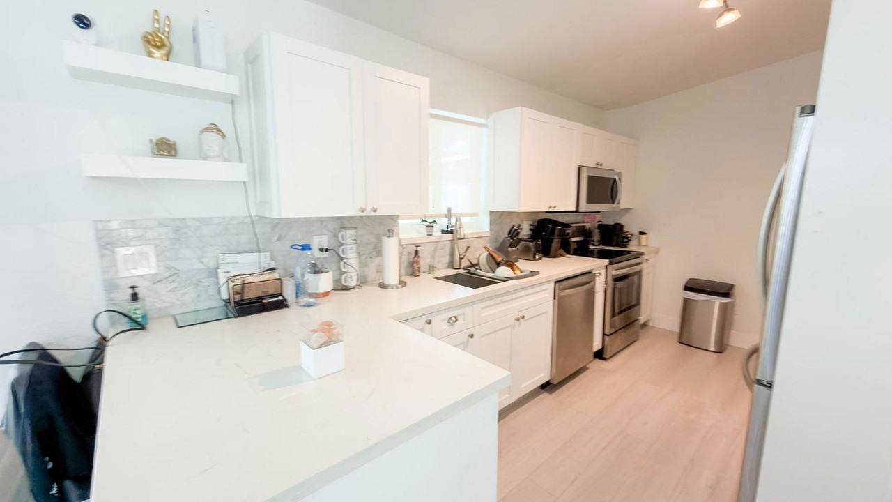 17228 Nw 72nd Ct - Photo 6 of 8