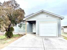 featured image of 2613 Globe Ave