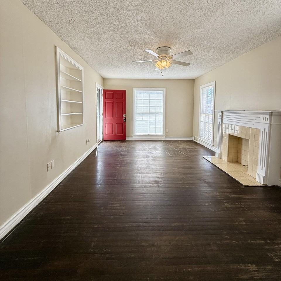 2422 30th St - Photo 2 of 17