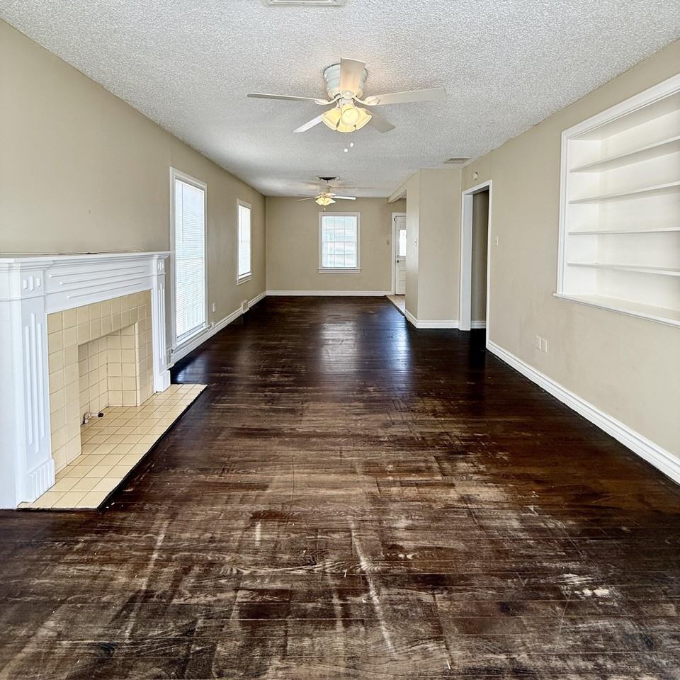 2422 30th St - Photo 4 of 17