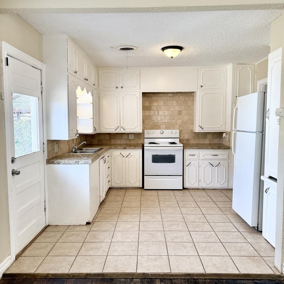 2422 30th St - Photo 6 of 17