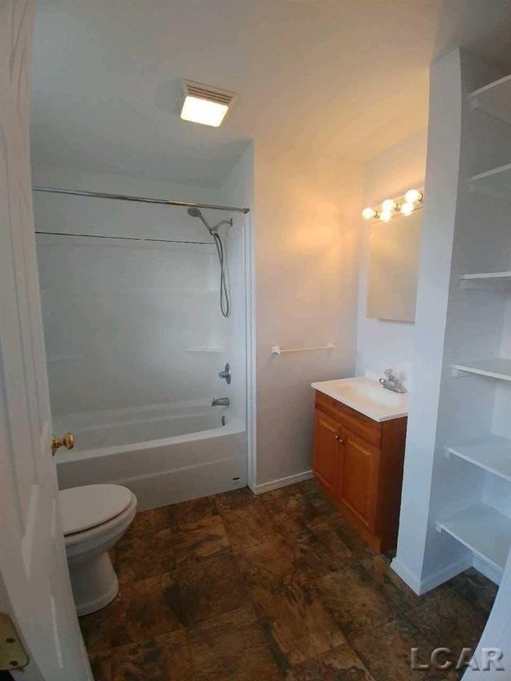 528 Company St - Photo 4 of 8