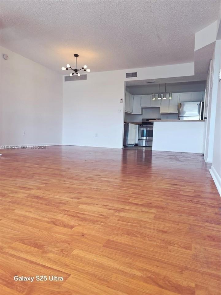 20130 Ne 3rd Ct #6 - Photo 5 of 26