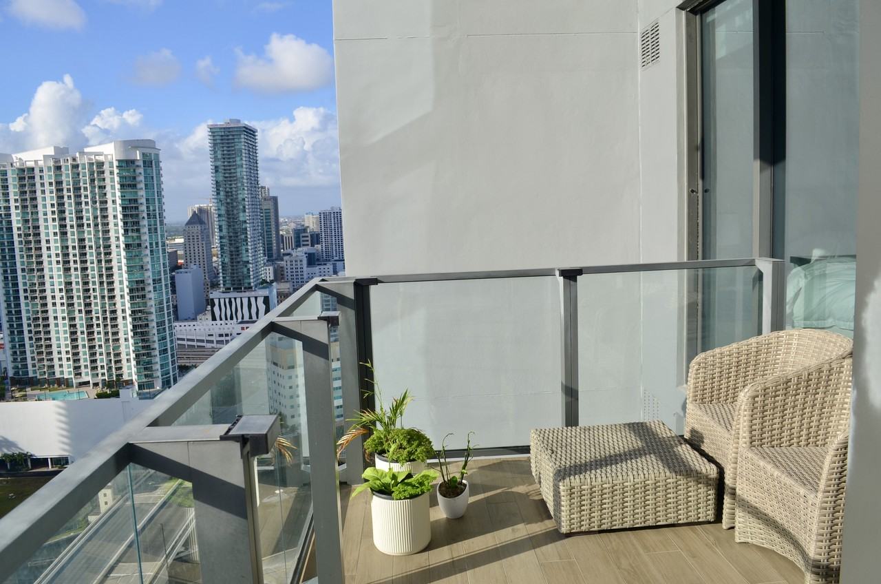 68 Southeast 6th Street #2708 - Photo 4 of 16