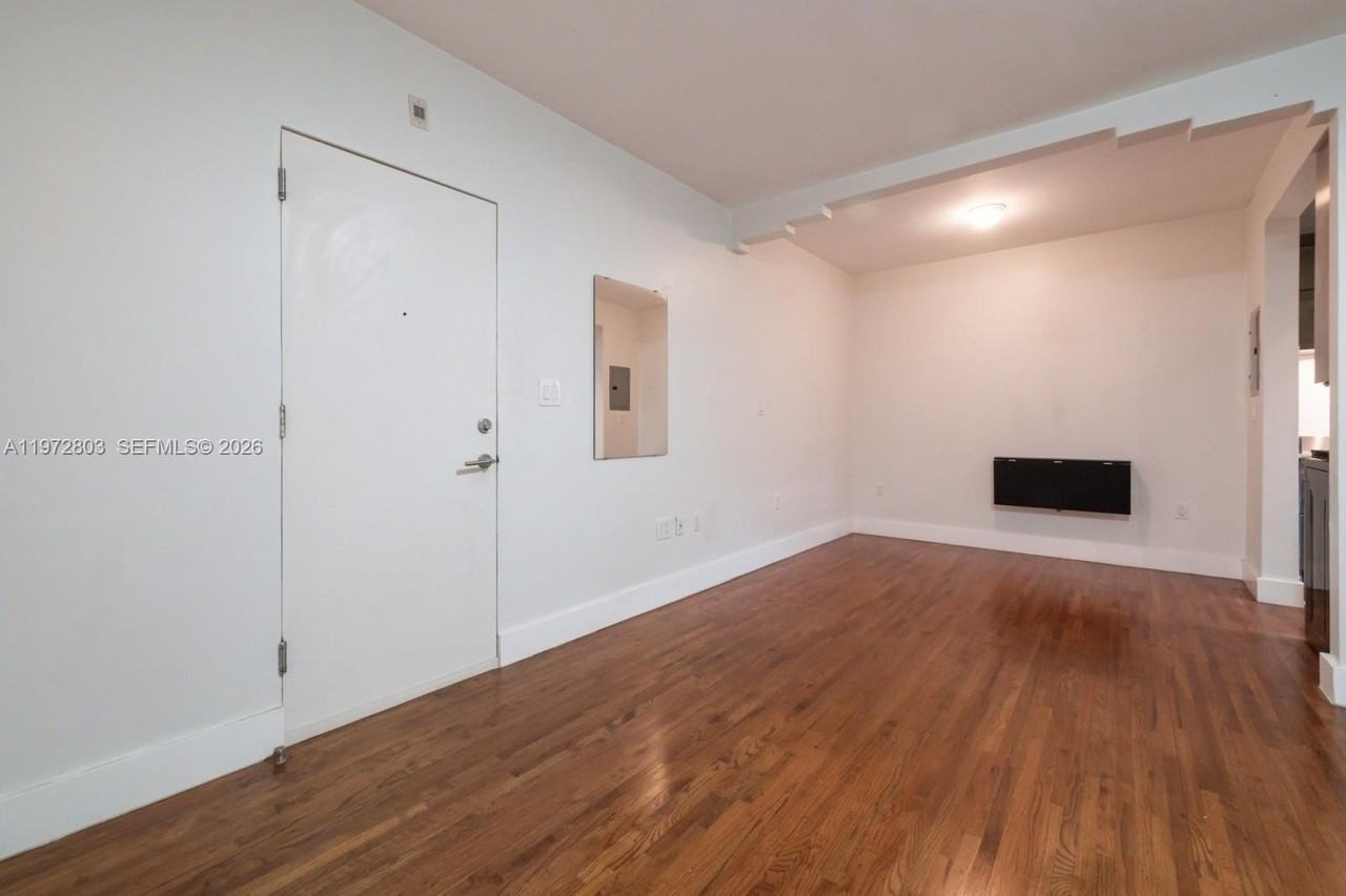 1751 James Ave #204 - Photo 3 of 10