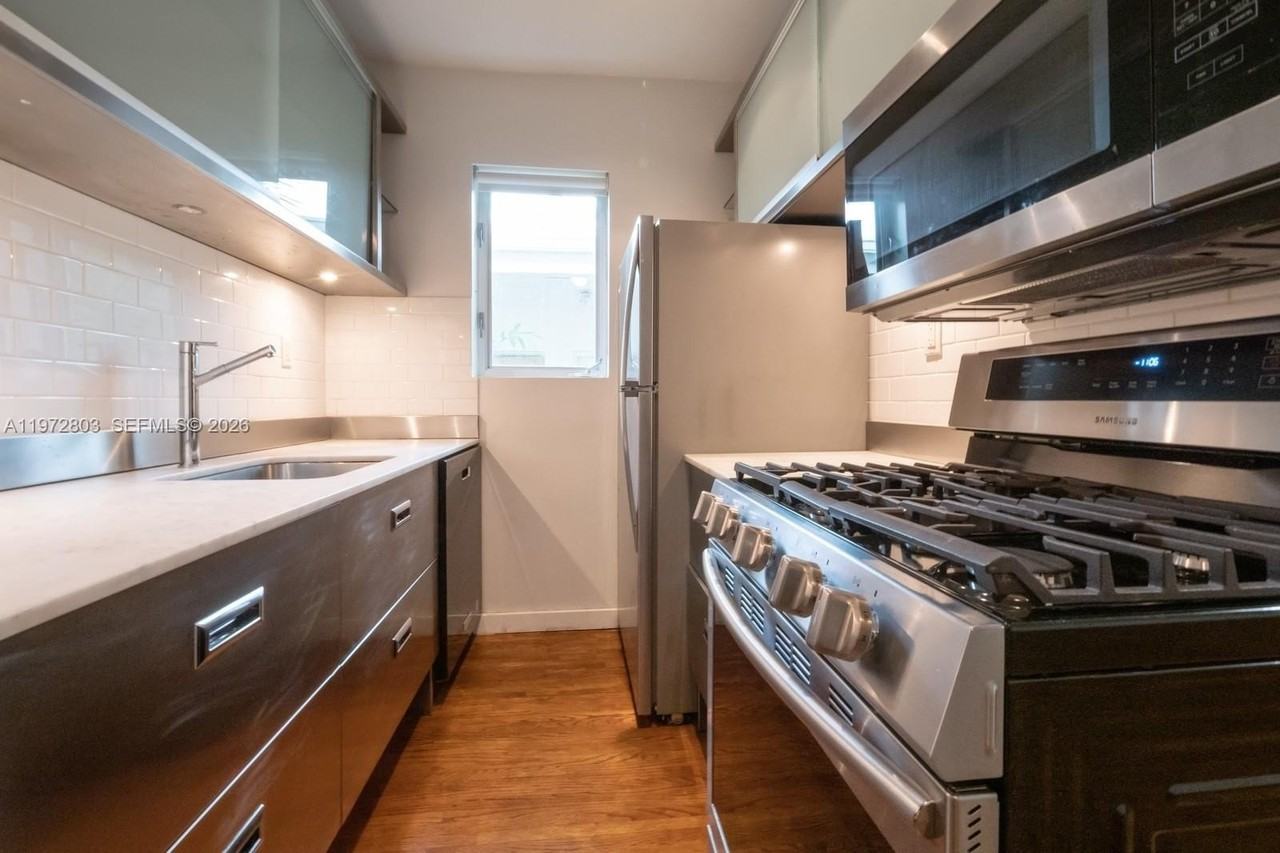 1751 James Ave #204 - Photo 4 of 10