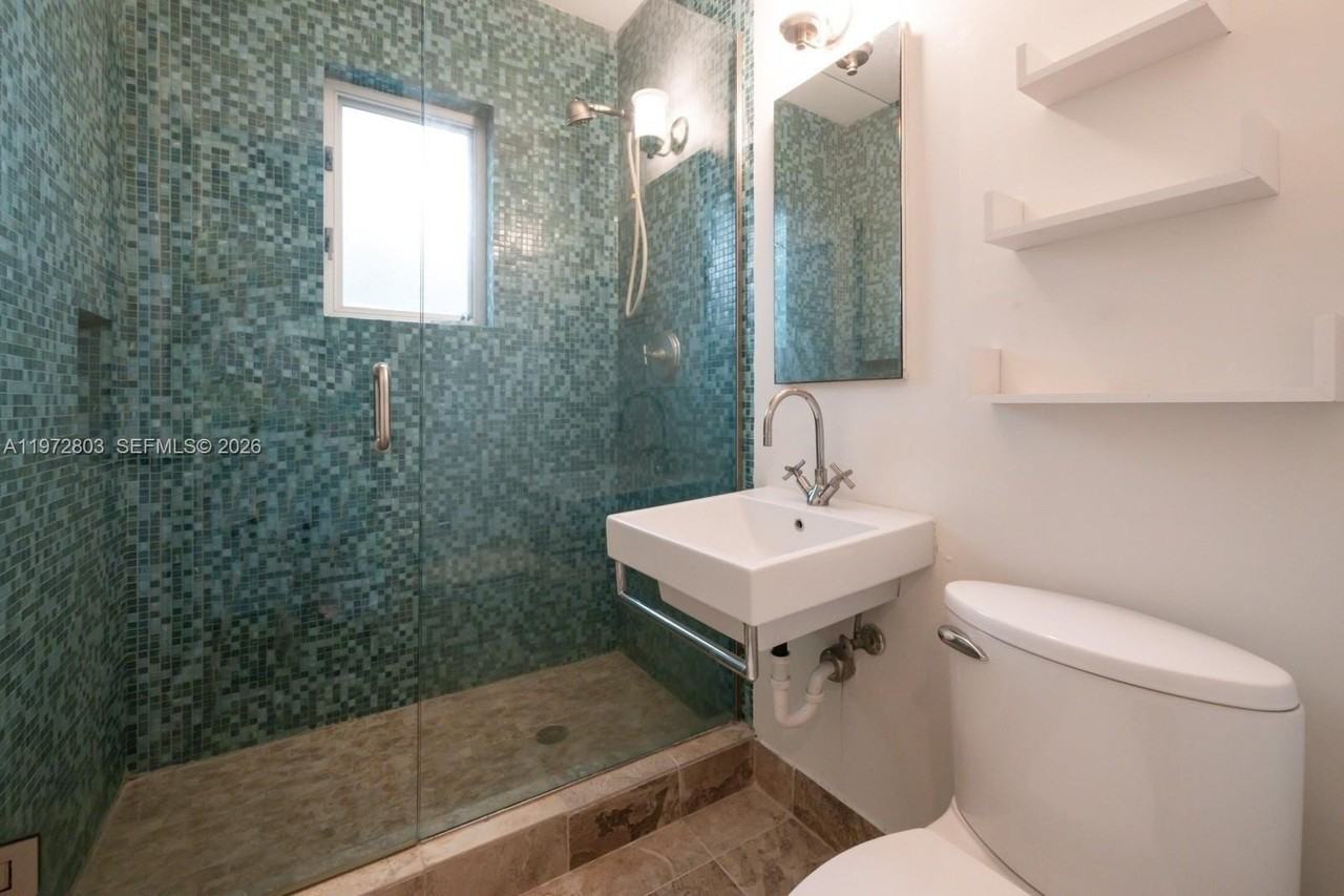 1751 James Ave #204 - Photo 5 of 10