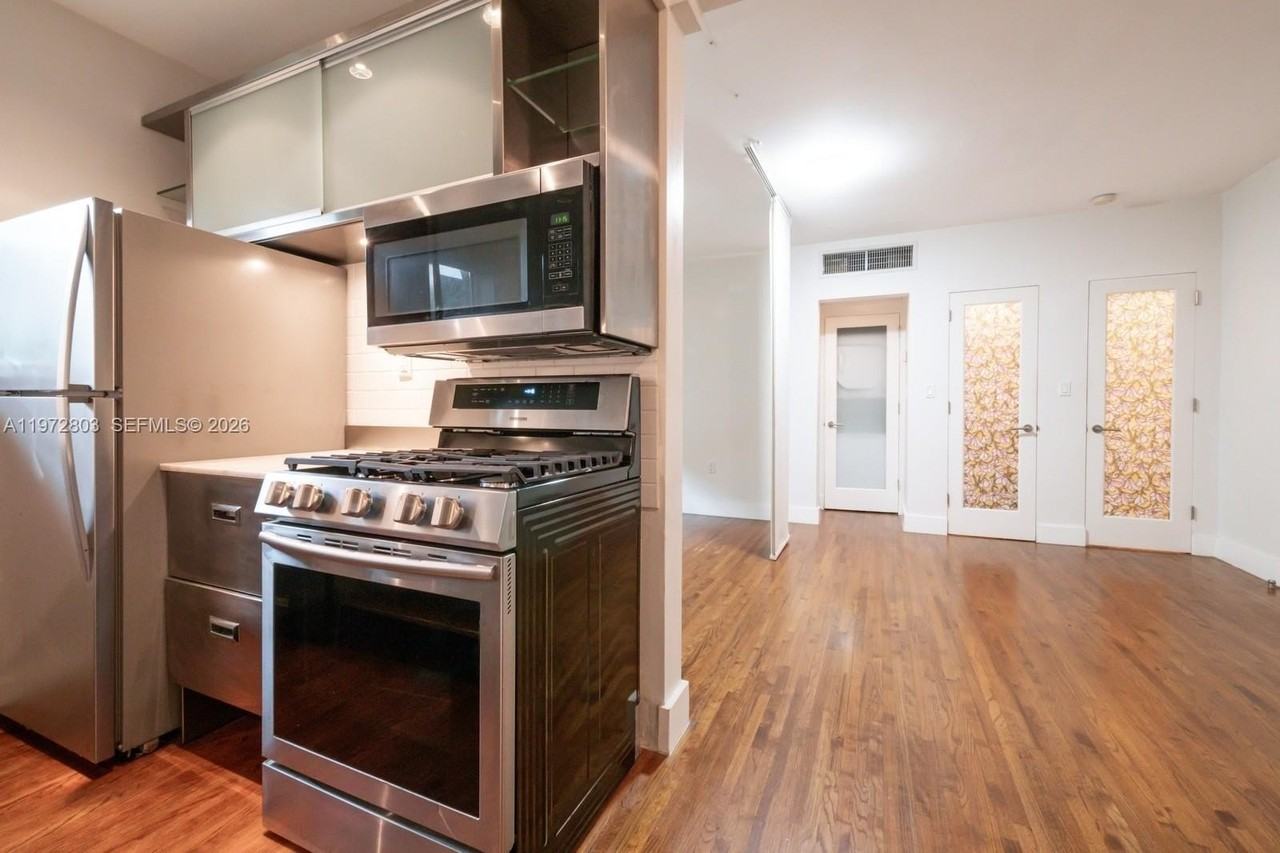 1751 James Ave #204 - Photo 6 of 10