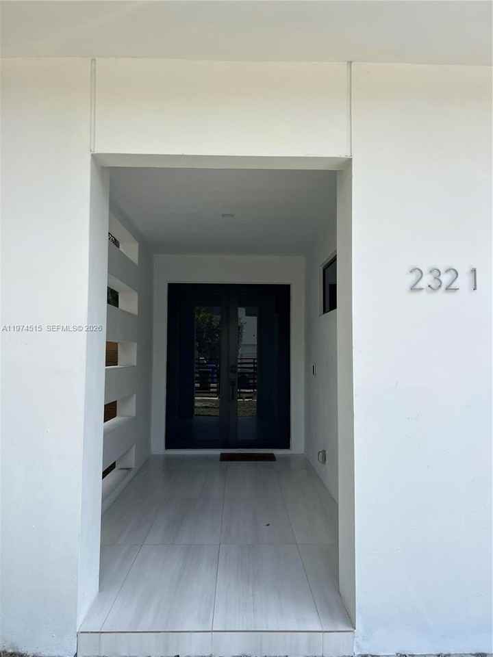 2321 Sw 16th Ct #LEFT - Photo 2 of 38