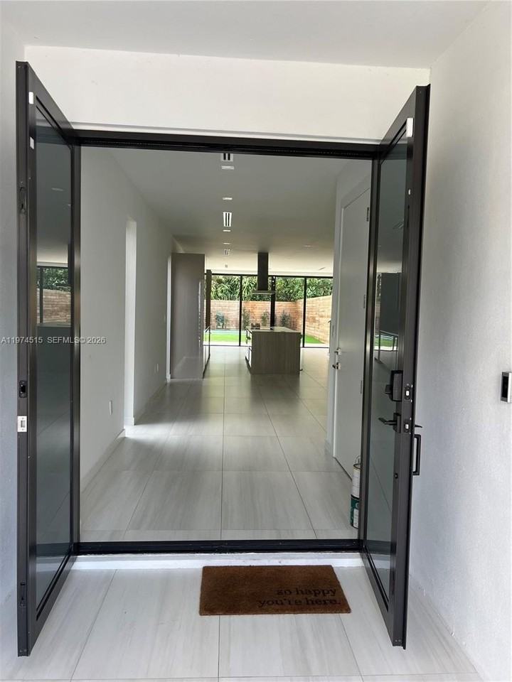 2321 Sw 16th Ct #LEFT - Photo 4 of 38