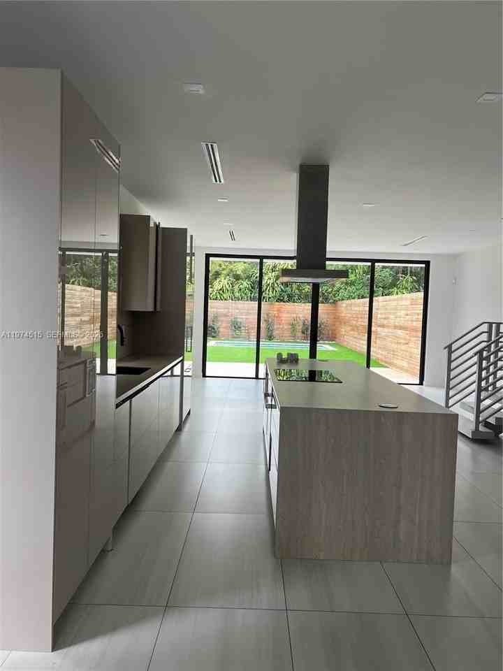 2321 Sw 16th Ct #LEFT - Photo 7 of 38