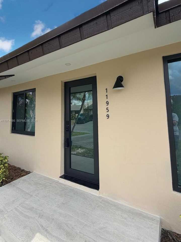 11959 Sw 122nd Ct #11959 - Photo 3 of 20