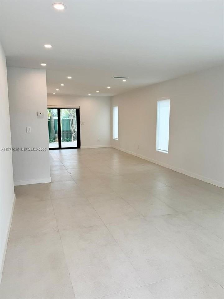 11959 Sw 122nd Ct #11959 - Photo 4 of 20