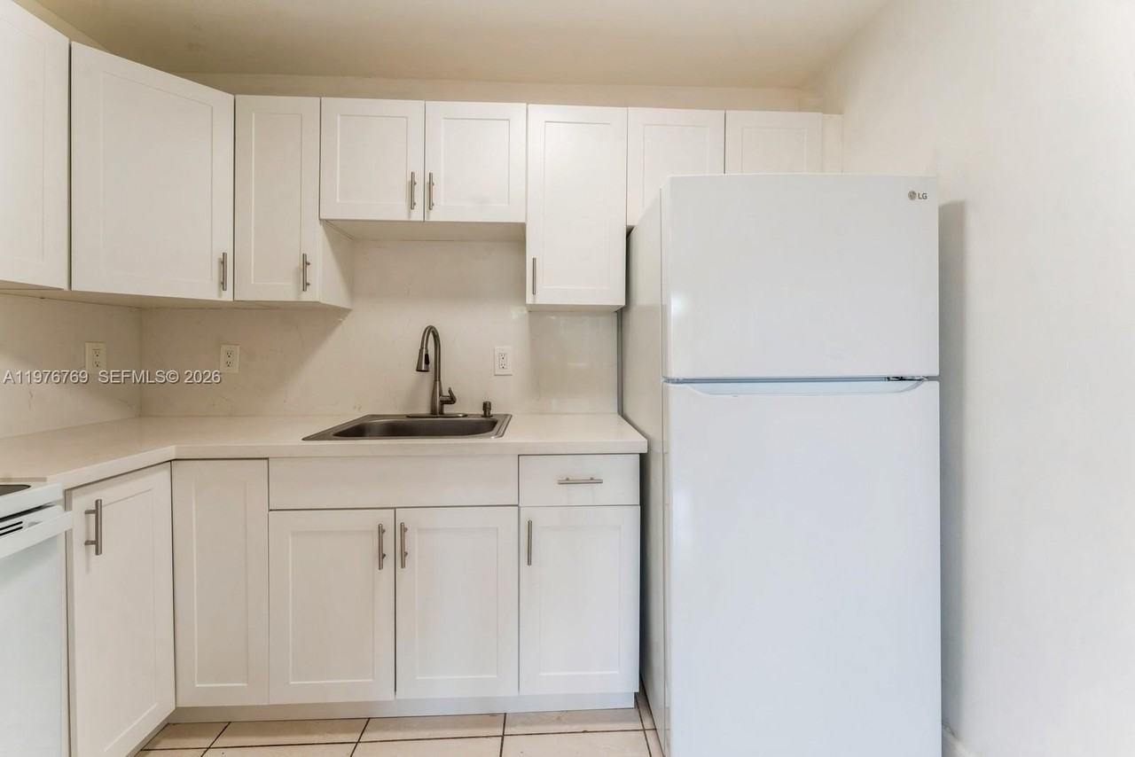 11005 Sw 1st St #203 - Photo 6 of 12