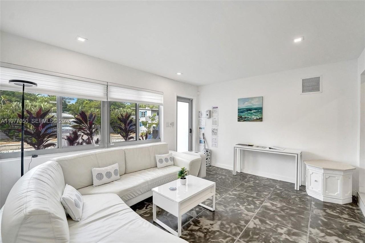 3305 Ne 16th Ct - Photo 2 of 35