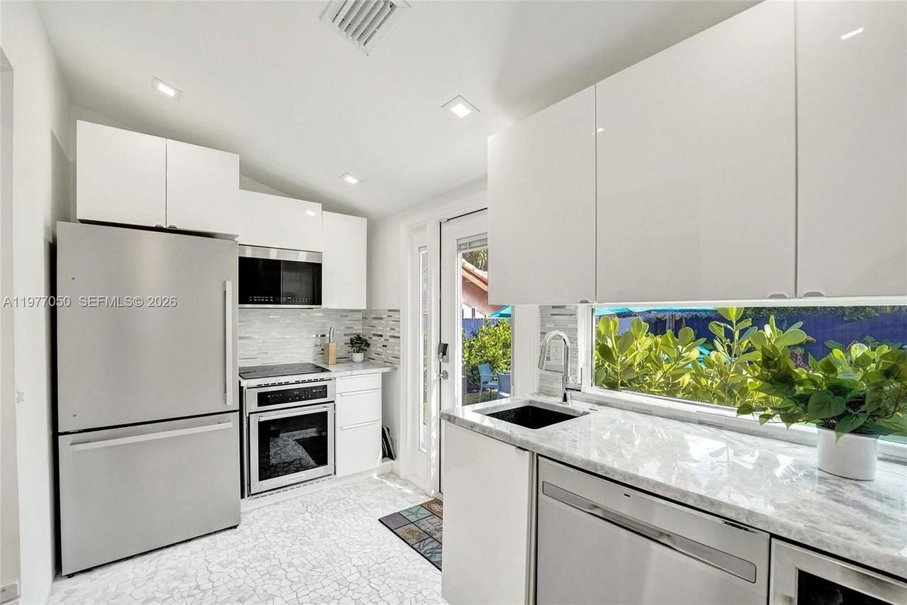 3305 Ne 16th Ct - Photo 4 of 35