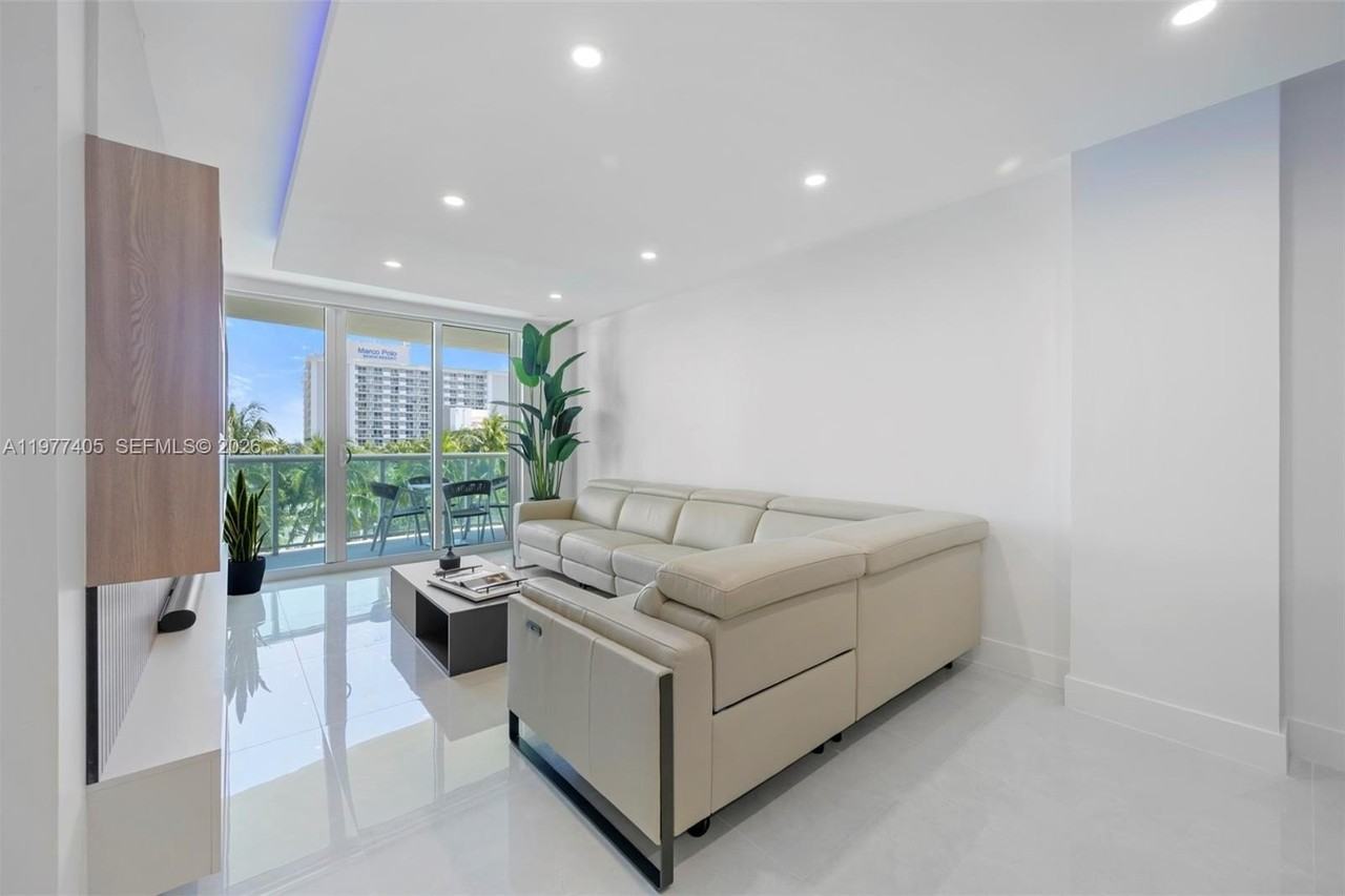 19370 Collins Ave #507 - Photo 3 of 17