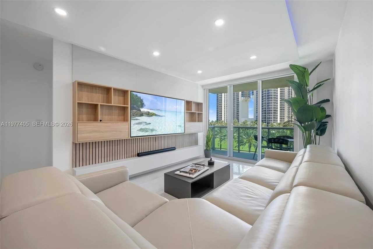 19370 Collins Ave #507 - Photo 4 of 17
