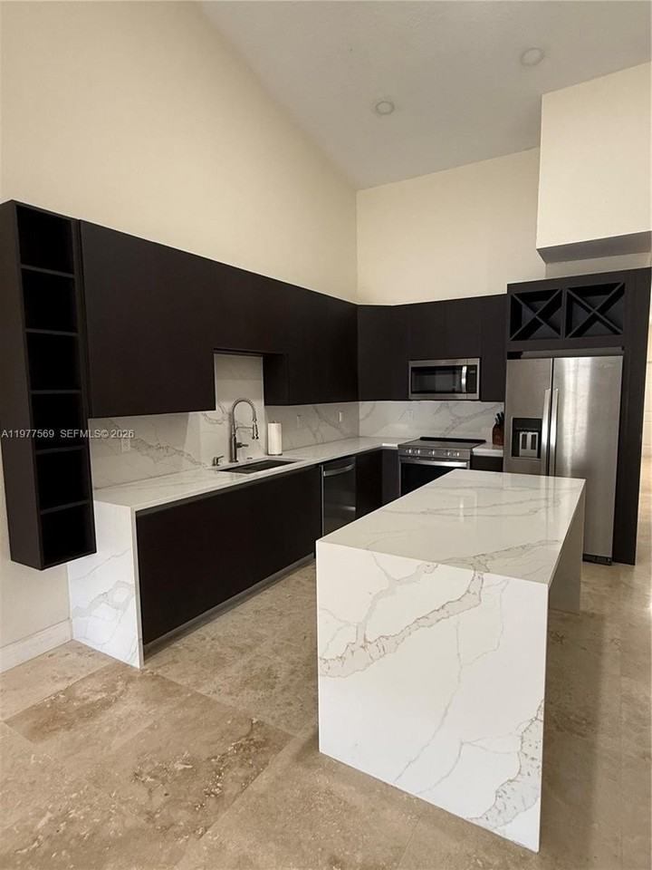 3227 Ne 11th Dr #3227 - Photo 3 of 16