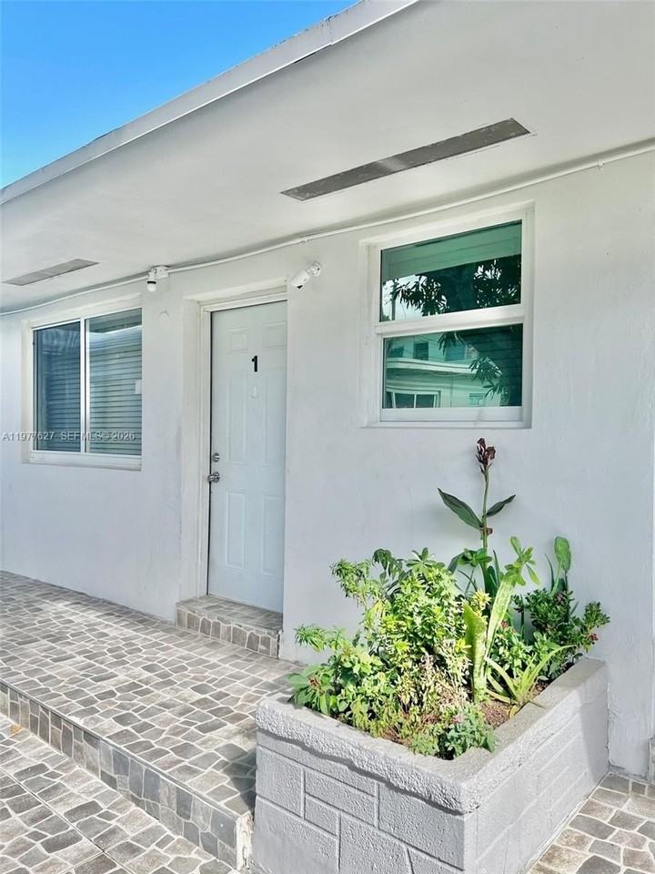 62 Ne 78th St #1 - Photo 3 of 11