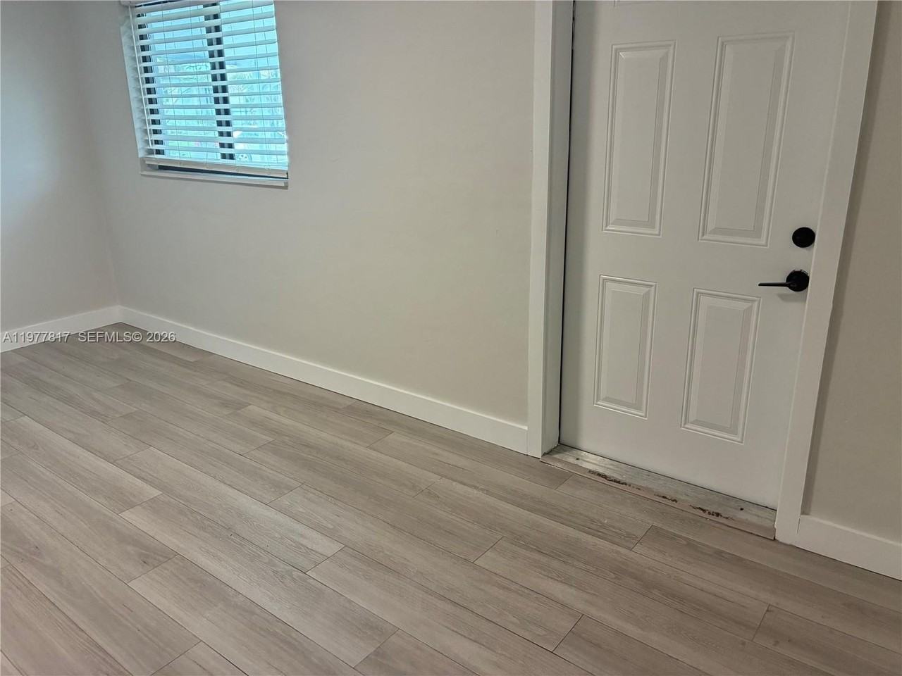 490 Ne 170th St - Photo 7 of 11