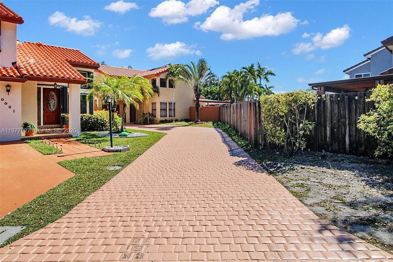 10031 Sw 147th Pl - Photo 3 of 40