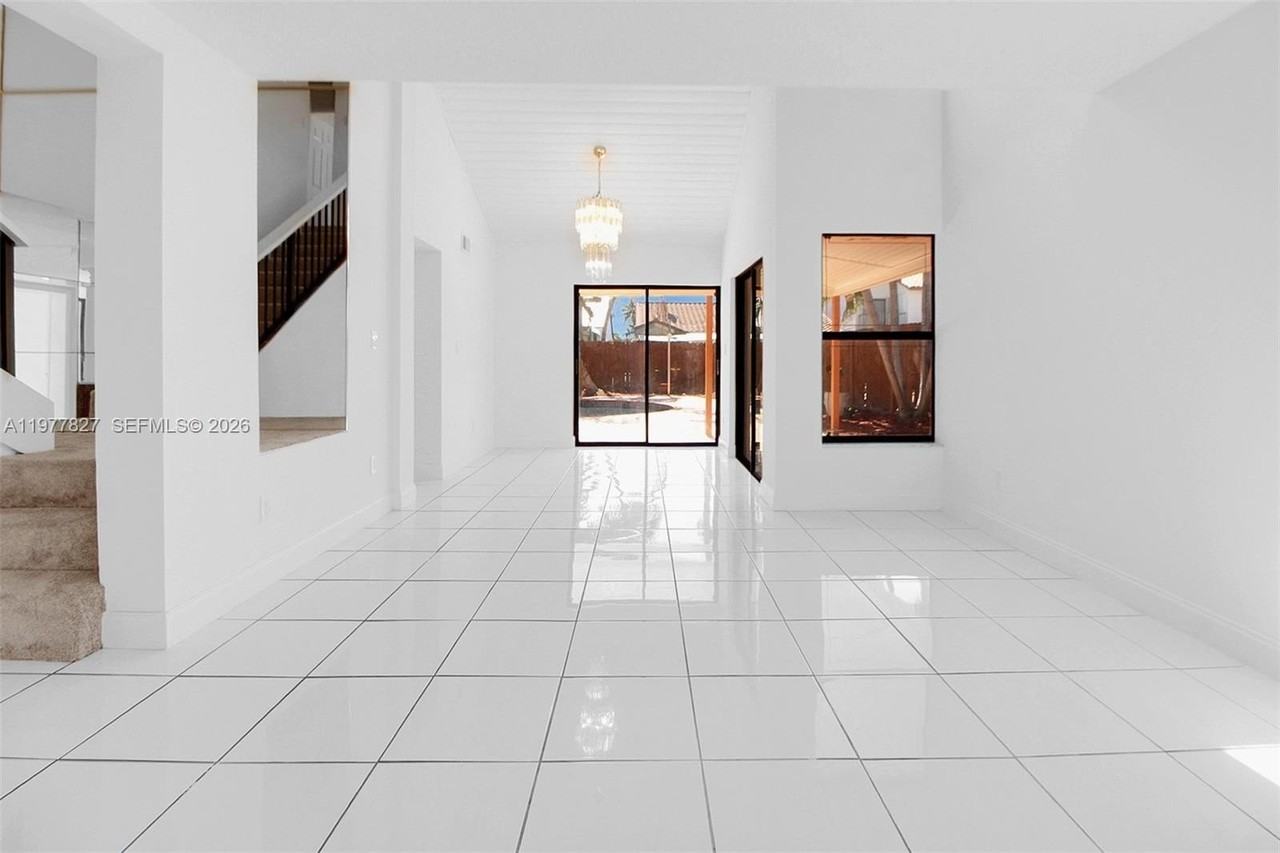 10031 Sw 147th Pl - Photo 5 of 40