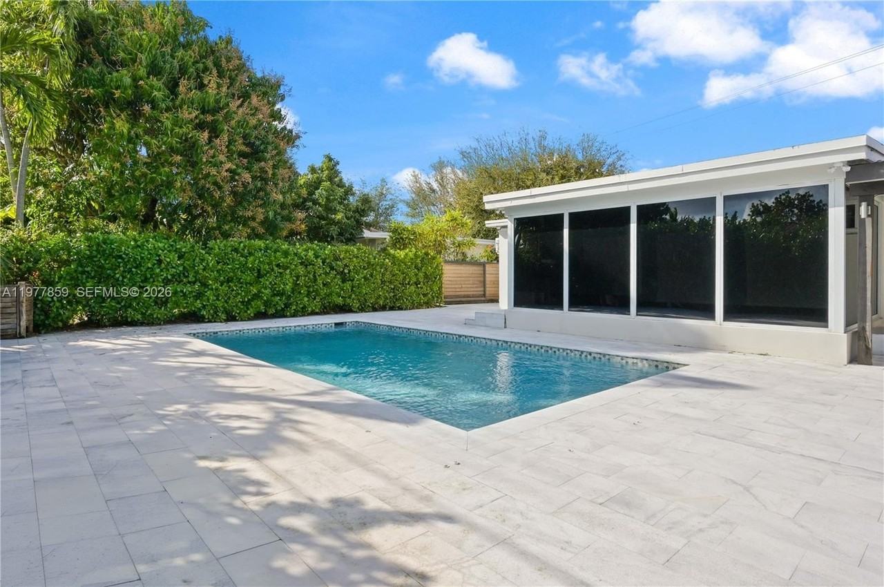 7750 Sw 16th St - Photo 5 of 31