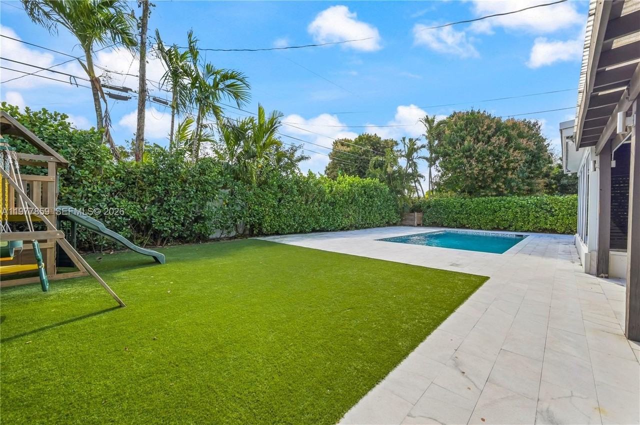 7750 Sw 16th St - Photo 7 of 31