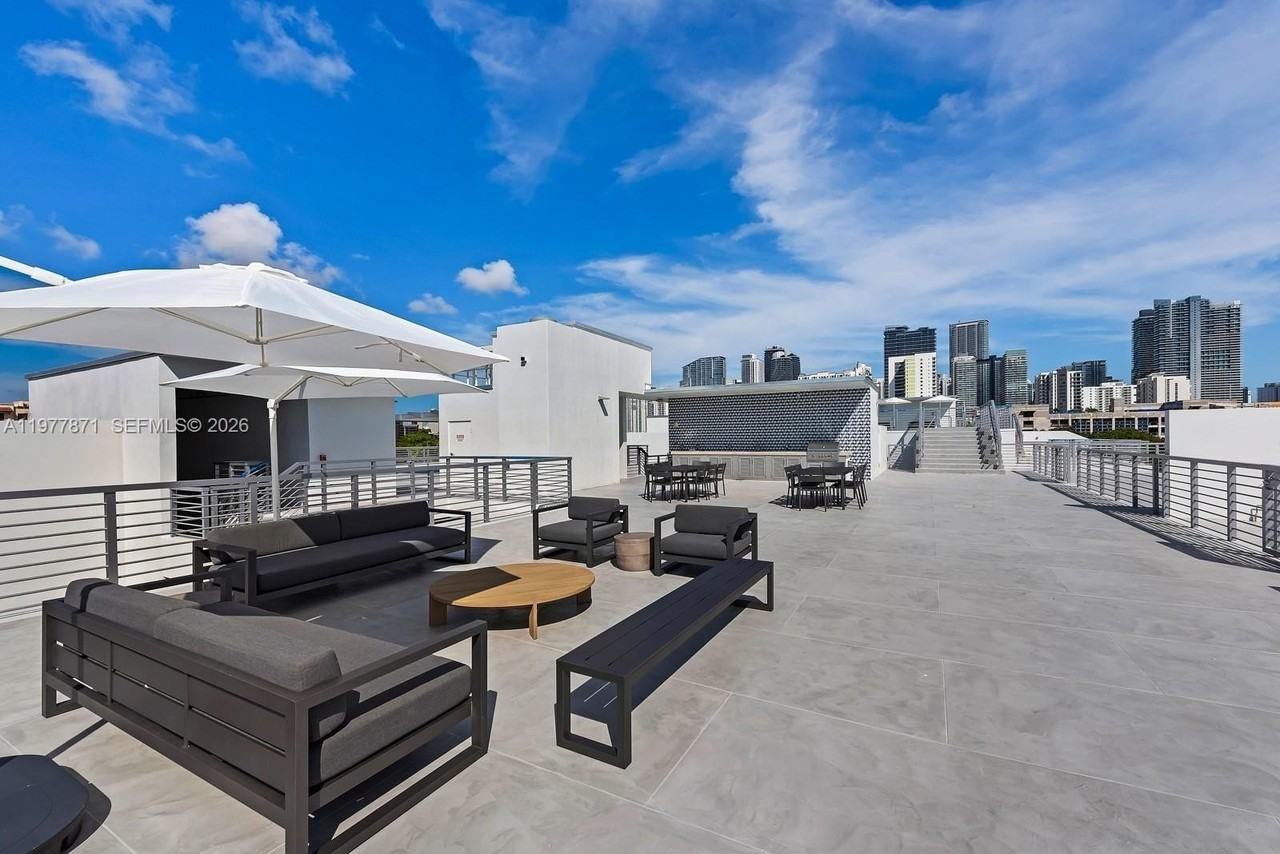 545 Sw 11th St #105 - Photo 7 of 43