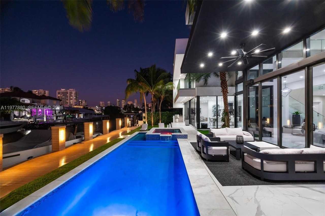 3367 Ne 168th St - Photo 2 of 50