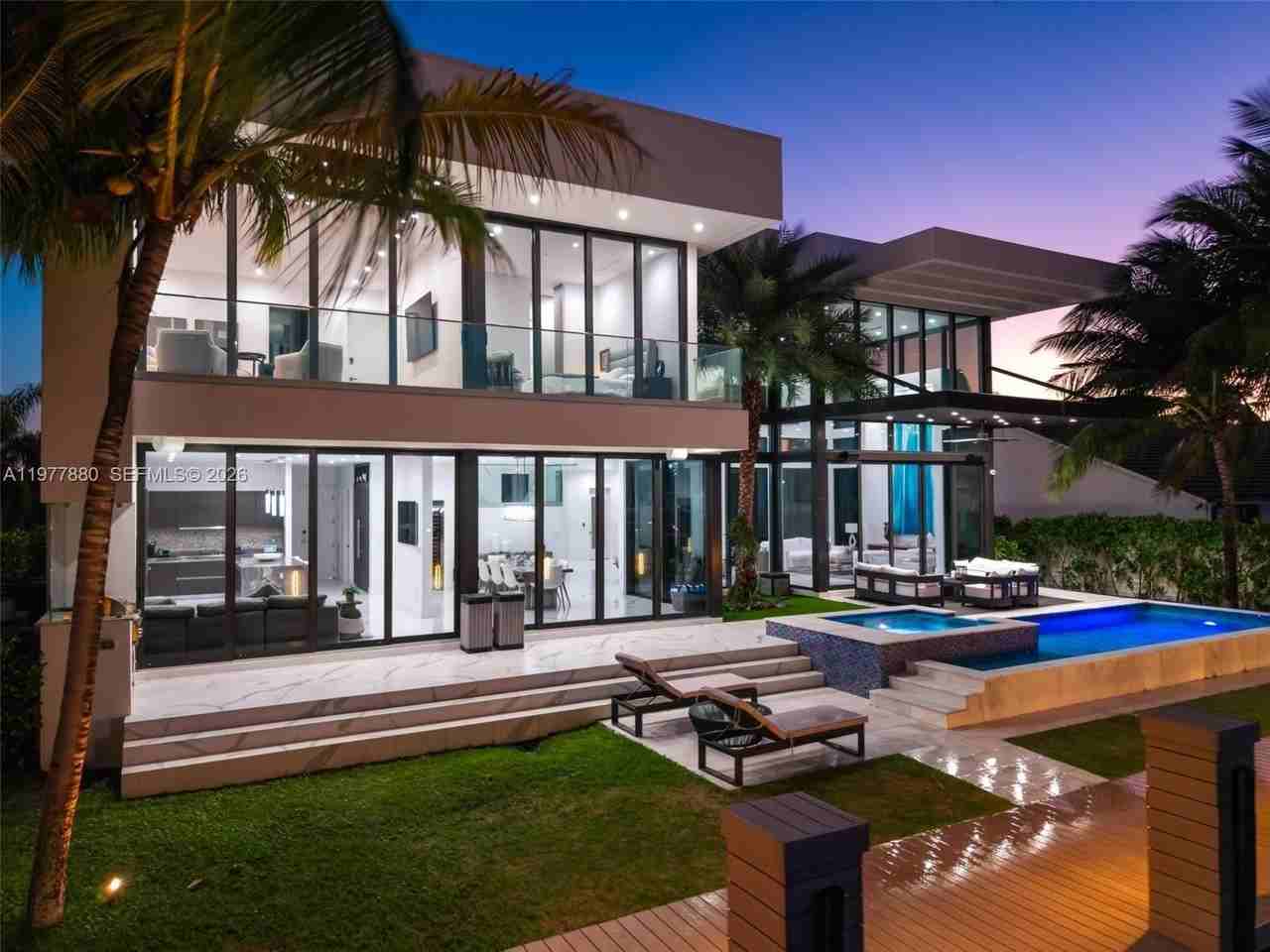 3367 Ne 168th St - Photo 4 of 50